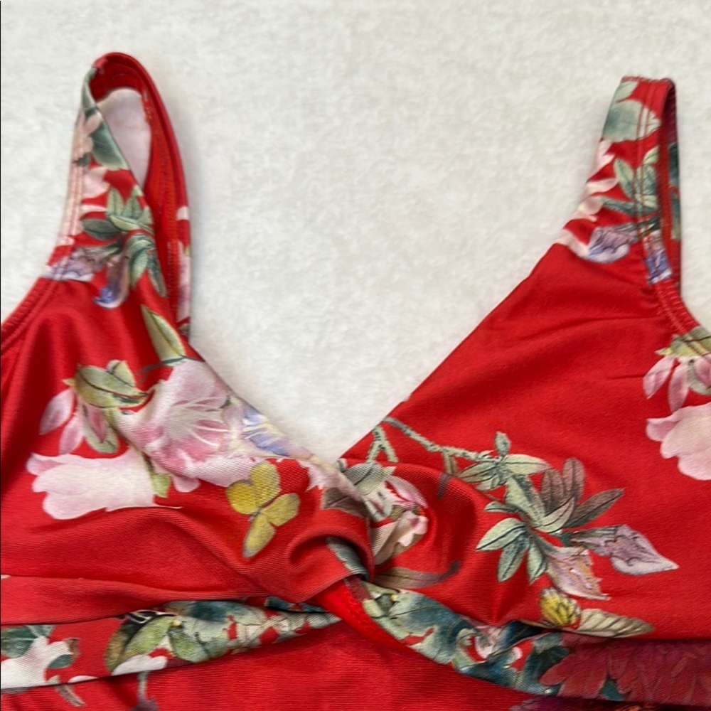 Nine West Red Floral One Piece V-Neck Swimsuit in Size S - Picture 4 of 9